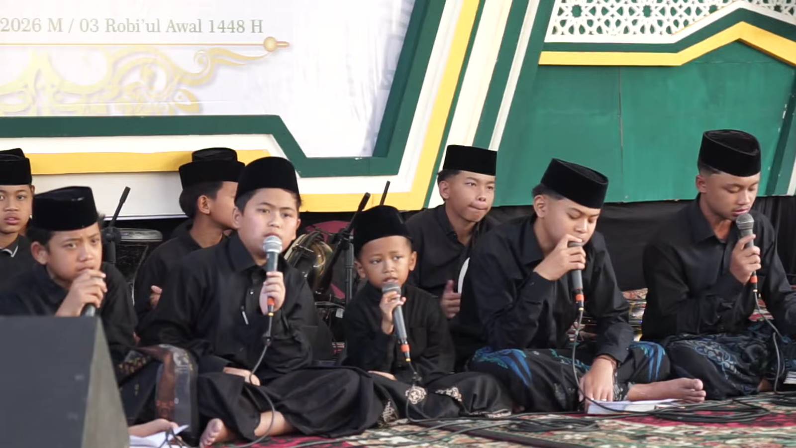 Siswa SMP Mahir Al Mumtaz Isi Sesi Pra-Acara Tahalul ke-47 Ponpes Ma'ahidul Irfan