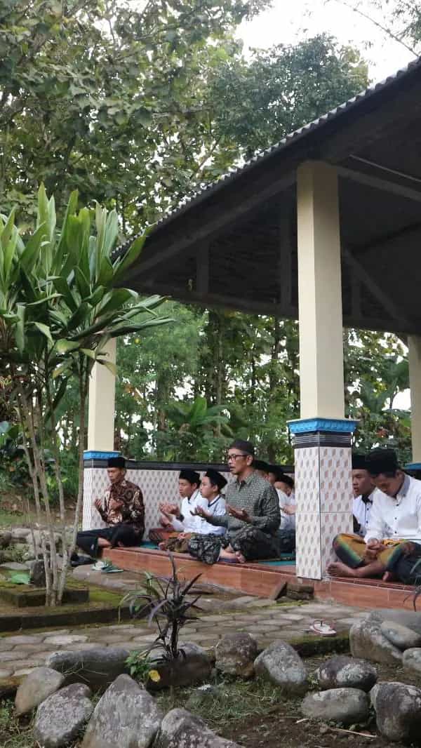 Ziarah Maqbaroh Simbah KH. A Qostholany